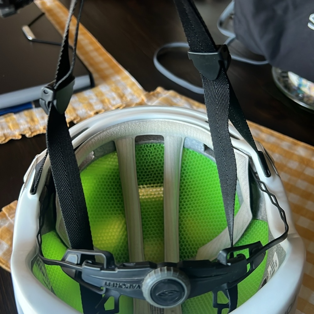 Smith Forefront trail helmet size M. Worn a few times in great condition.💚🩶🤍 - Picture 11 of 12